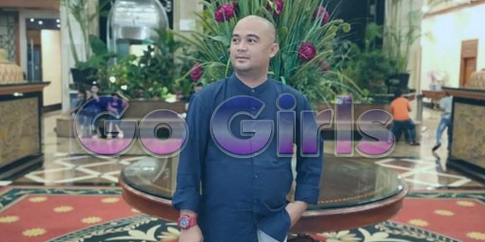 Karier Sandhy Permana Dari Model Majalah hingga Mak Lampir Karier Sandhy Permana Dari Model Majalah hingga Mak Lampir